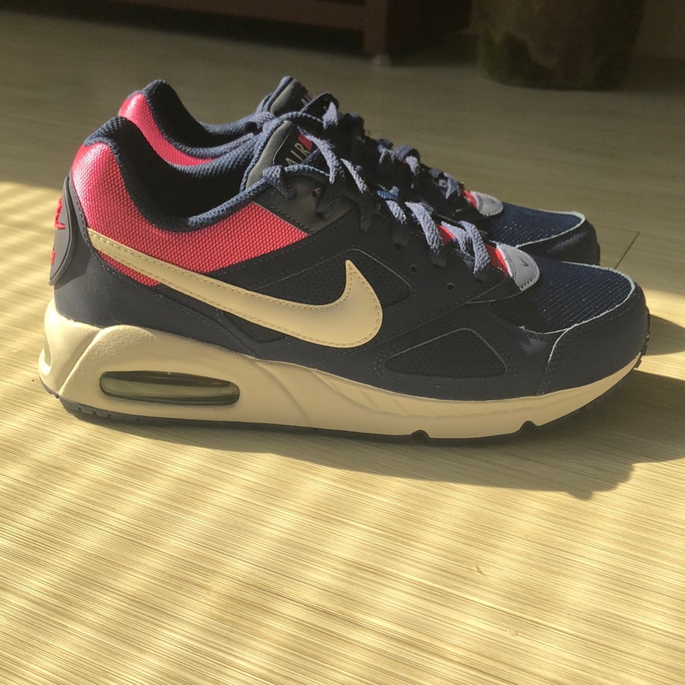 Nike Air Max Women’s Size 9 pink and navy blue